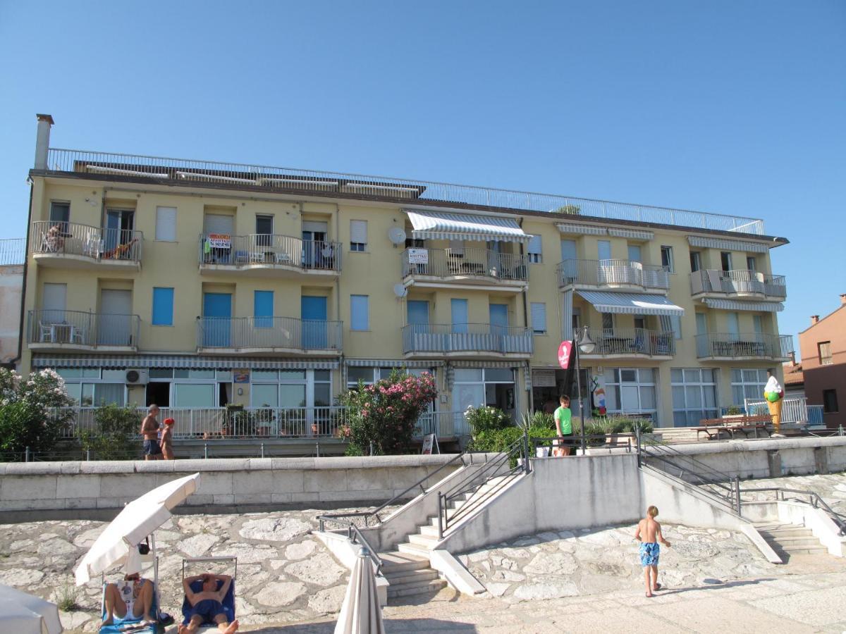 Penthouse Attico Mara Apartment Caorle Bagian luar foto