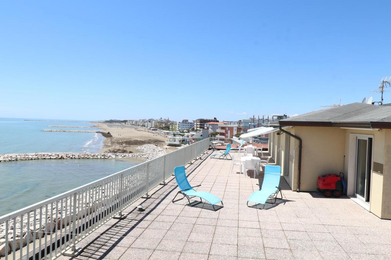 Penthouse Attico Mara Apartment Caorle Bagian luar foto