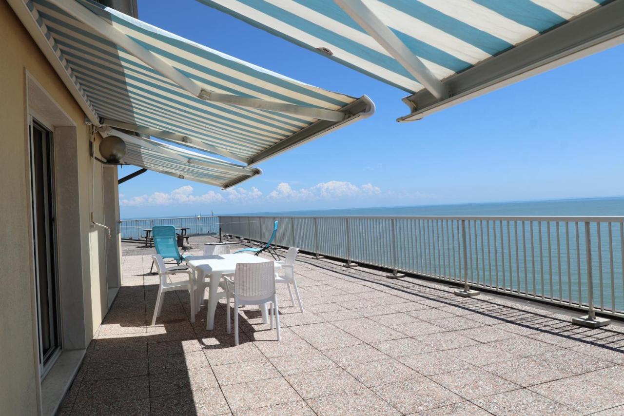 Penthouse Attico Mara Apartment Caorle Bagian luar foto