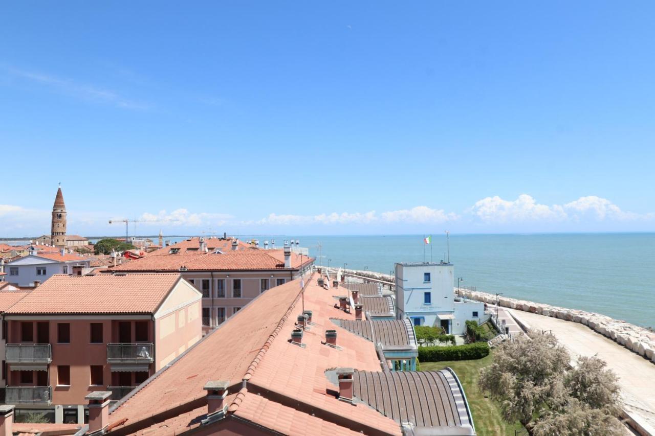 Penthouse Attico Mara Apartment Caorle Bagian luar foto