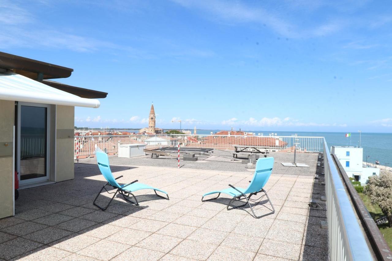 Penthouse Attico Mara Apartment Caorle Bagian luar foto