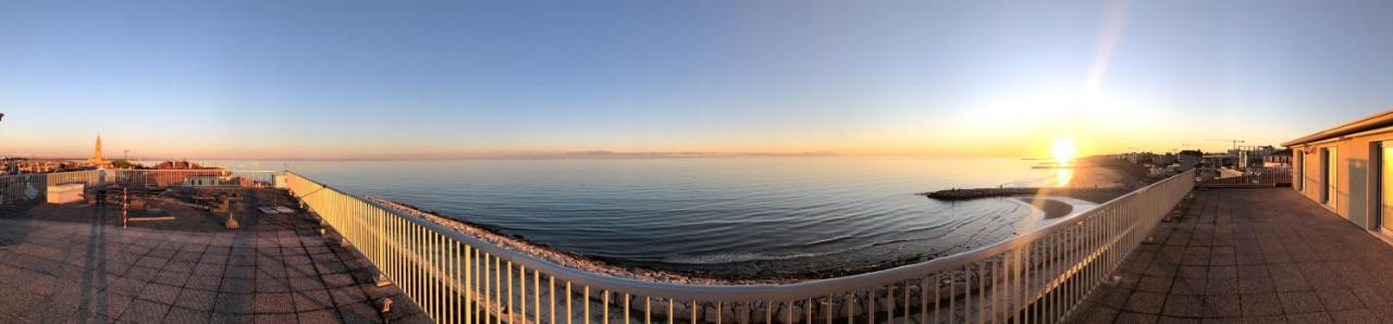 Penthouse Attico Mara Apartment Caorle Bagian luar foto