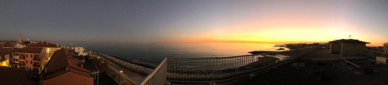 Penthouse Attico Mara Apartment Caorle Bagian luar foto