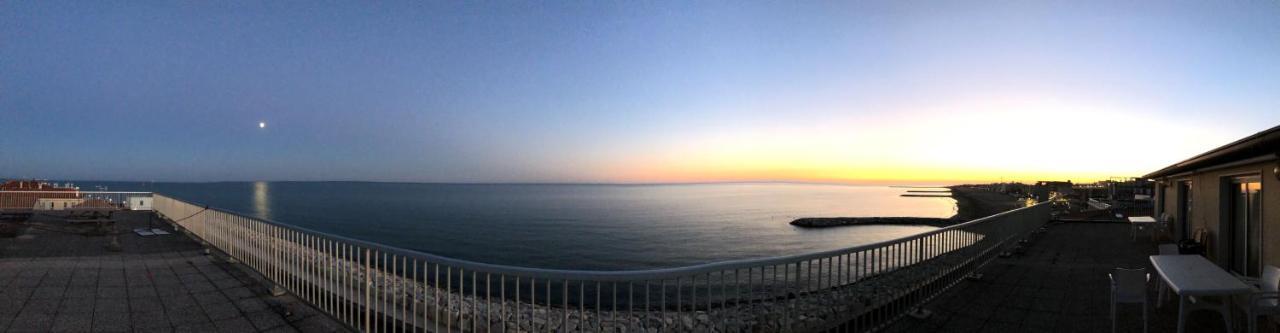 Penthouse Attico Mara Apartment Caorle Bagian luar foto