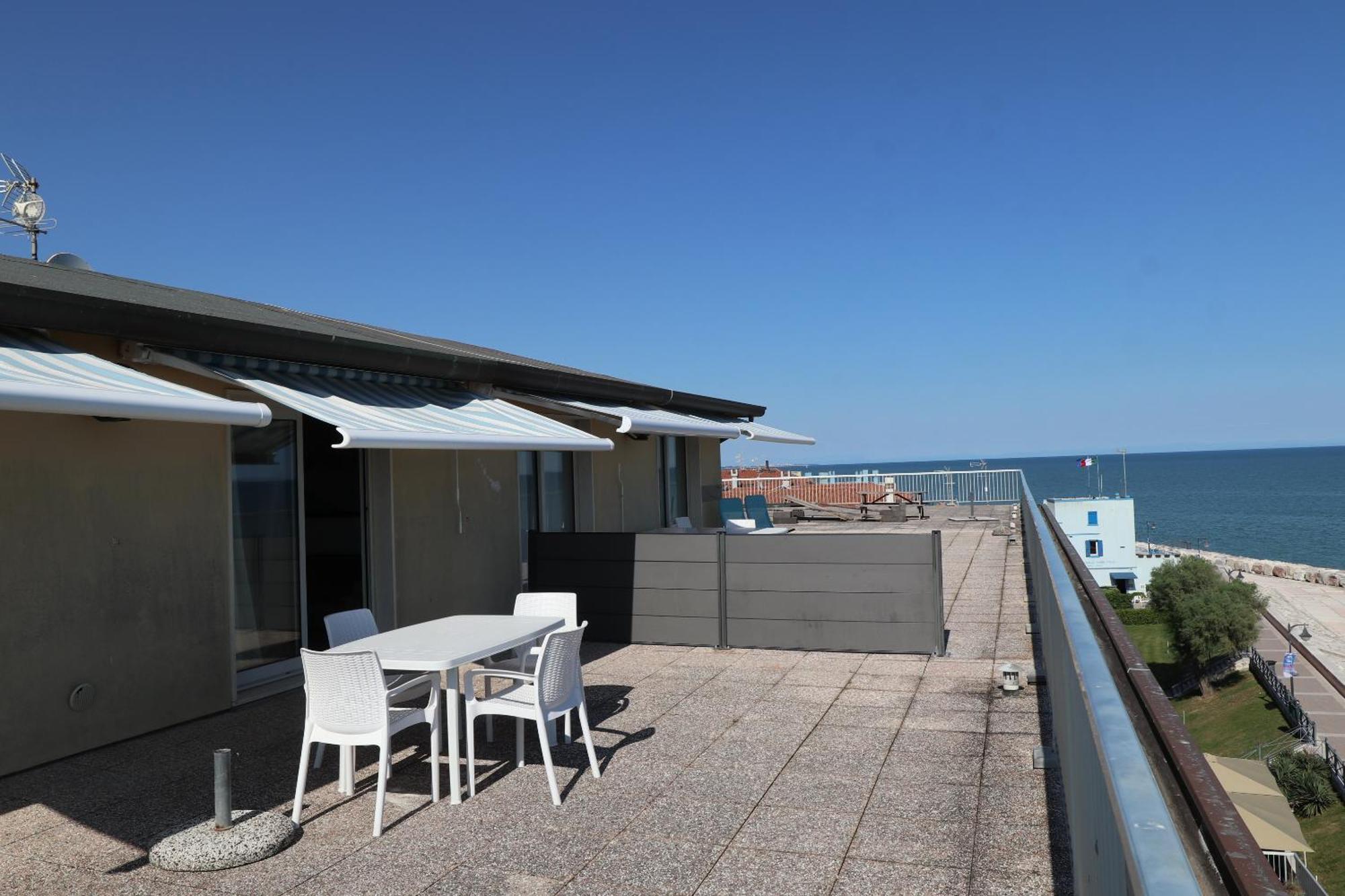 Penthouse Attico Mara Apartment Caorle Bagian luar foto