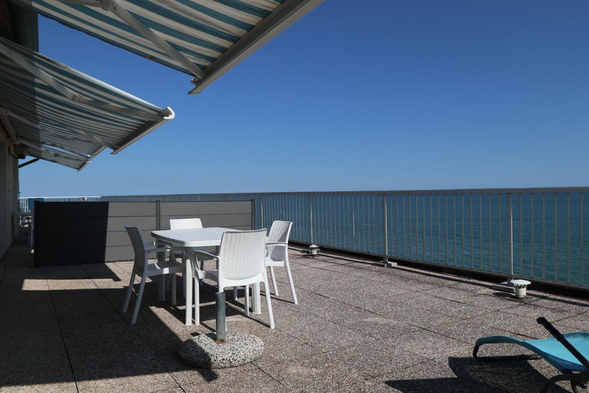 Penthouse Attico Mara Apartment Caorle Bagian luar foto